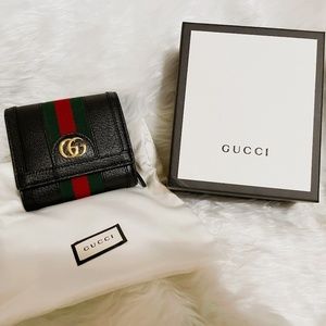 Gucci women's black leather wallet - NWT